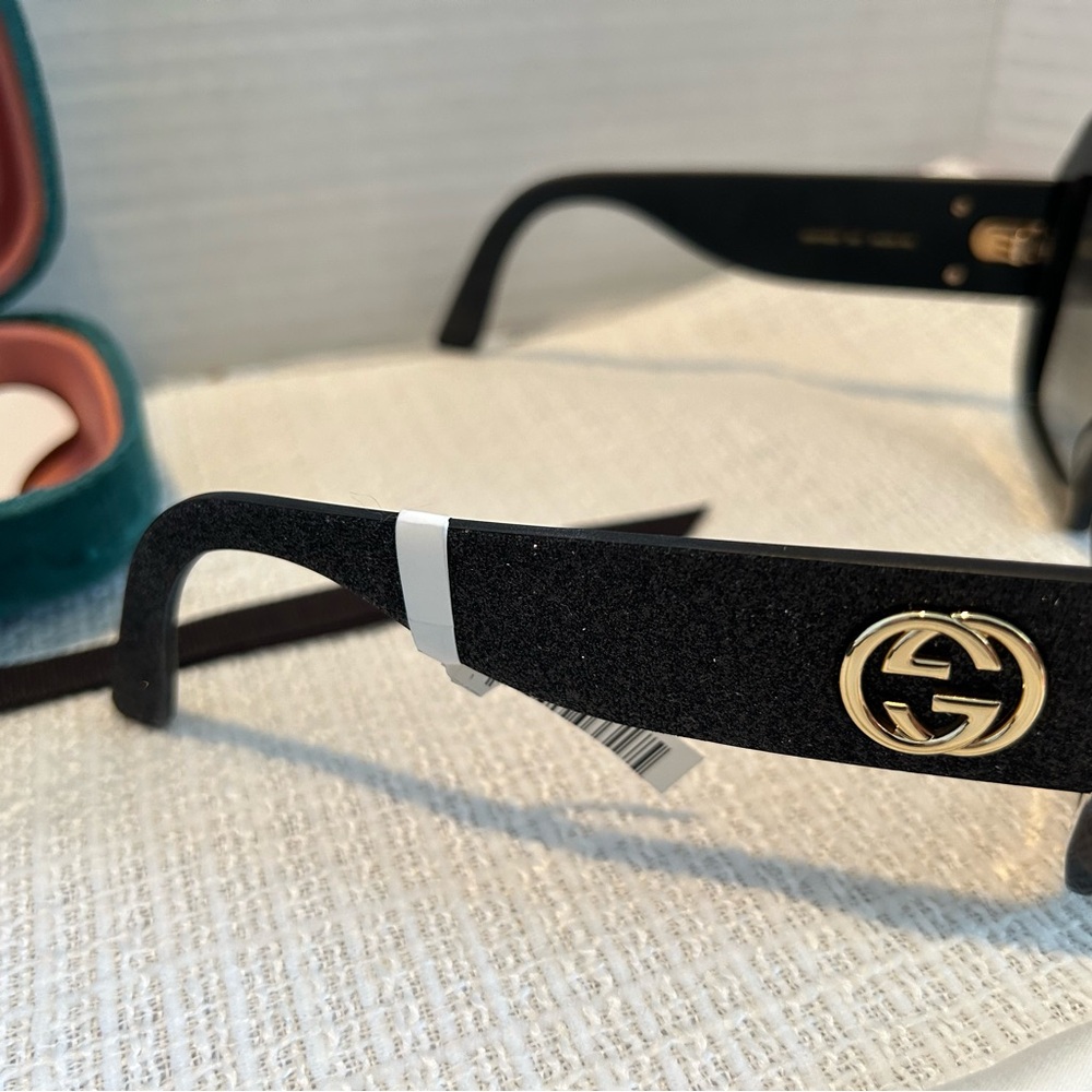 Gucci Black Oversized Square Sunglasses - Picture 9 of 12